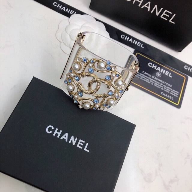 chanel 香奈儿 新款钻水双C Logo树脂透宽明手镯不同款式同不价格P