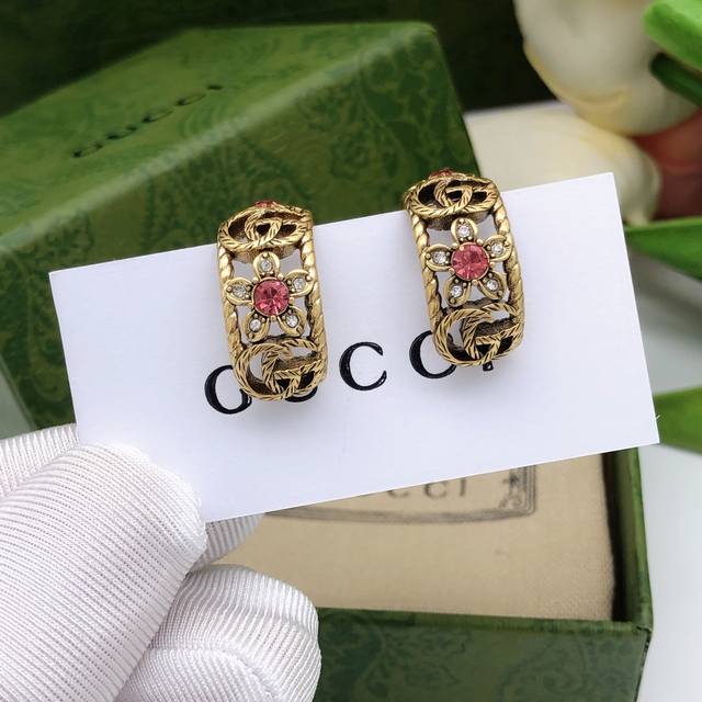 编号Ged0019 古驰Gucci 耳钉彩钻Gg耳环 新款 复古风格 时尚 造型设计很漂亮专柜材质