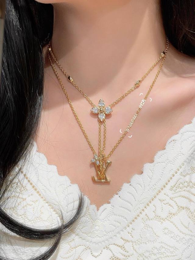 编号Lxl0185 Lv*最新款梅花镶钻流苏项链 一致Zp黄铜材质