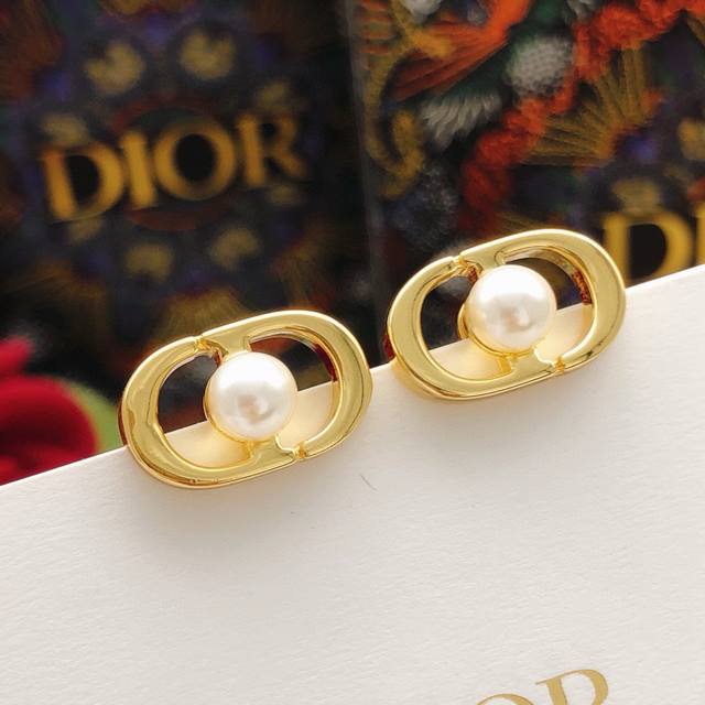 编号Ded0602 Dio*最新款迷你光面耳钉 一致Zp黄铜材质