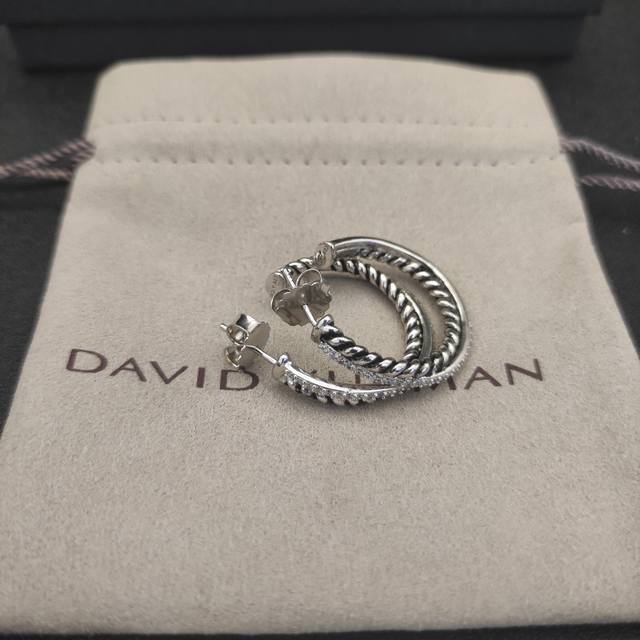 david Yurman 纽线镶钻银色耳环。 内径约2Cm 编号Dyeh-018