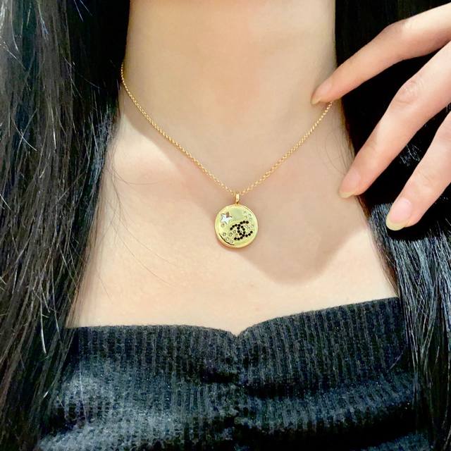 chanel香奈儿 中古 项链小香家的款式真心无需多介绍每一款都超好看，精致大方，非常显气质