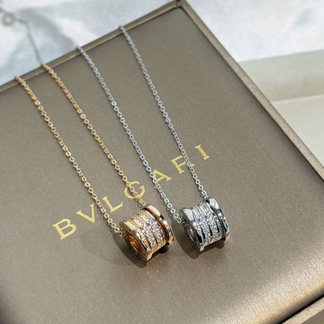 bvlgari 宝格丽经典火爆款 三排钻 带钻 螺纹项链 高端定制镶嵌 奢华经典弹簧设计现在又增加锆石点缀最经典和流行的系列 经典到爆的款 自留款 铂金玫瑰金两