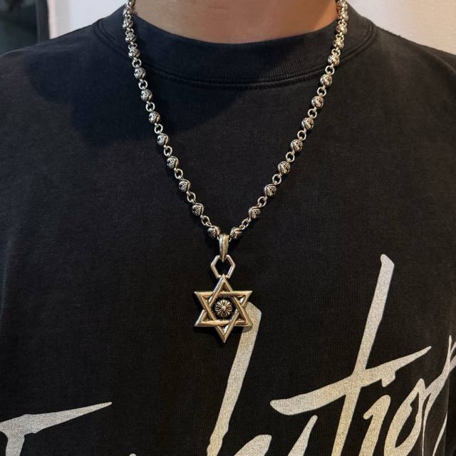 谢霆锋同款 抖音 快手 Ins 小红书 直播热门 ，新款 专柜品质 Chrome Hearts克罗心藤花爱心项链 ，六芒星吊坠，凹凸造型不同的花纹设计风格 呈现