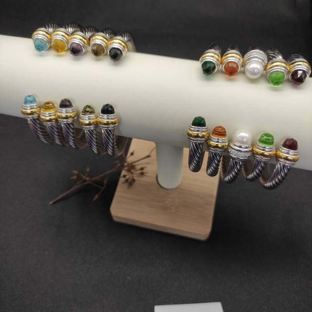 david Yurman 7Mm分色珍珠手镯。建议适合佩戴的手围16-20Cm 编号Dysz-070