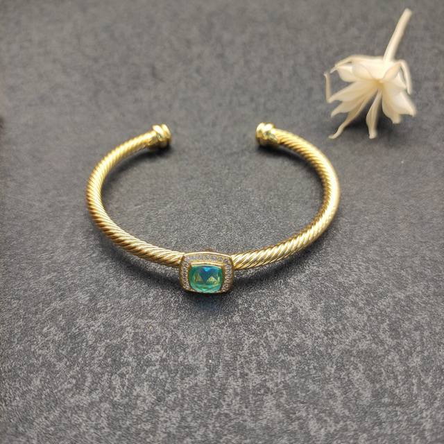 上新。David Yurman 4Mm黄金色四方钻纽线蓝钻手镯。建议适合佩戴的手围15-20Cm 编号Dysz-193