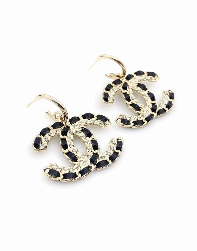 chanel 小香 年早春新品 黑色链条双C耳钩 精选原版一致黄铜材质搭配S925纯银针 马思纯同款