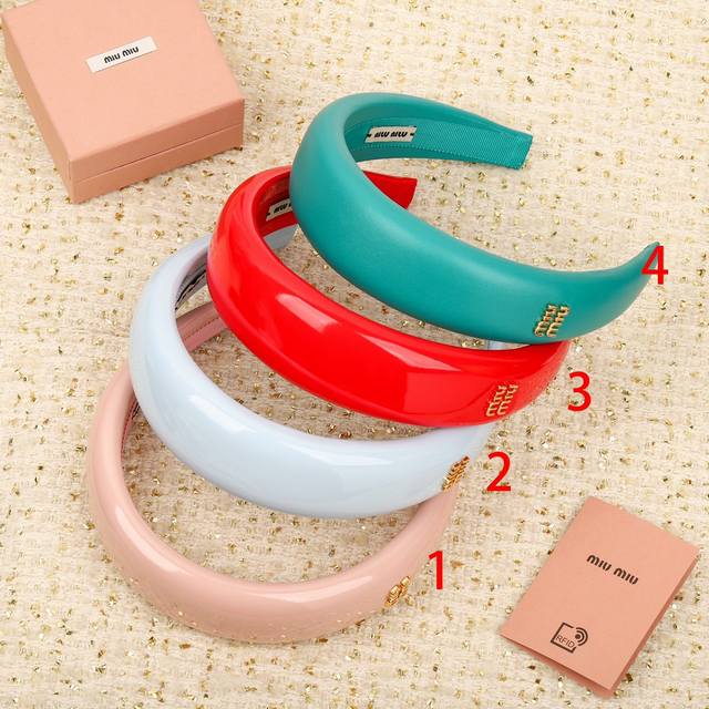 我们出品 Zp4940，量大咨询客Fu Miu Miu 糖果发箍 佩戴起来，大呼这简直就是惊为天人的艺术品啊，一个箍竟然可以设计得这么让人热血沸腾，但是不可否认