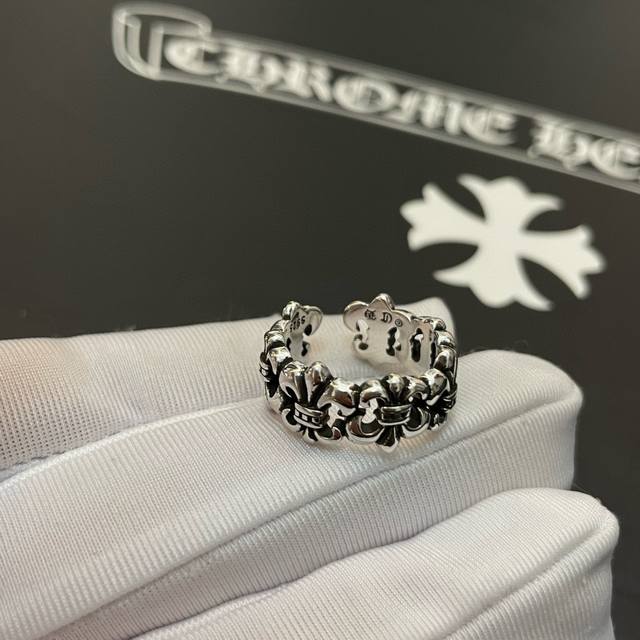 专柜品质 Chrome Hearts克罗心 经典复古童军花开口戒指 凹凸造型不同的花纹设计风格呈现出与众不同 十字架童军花是克罗心的标志 所以更经久不衰 正品打