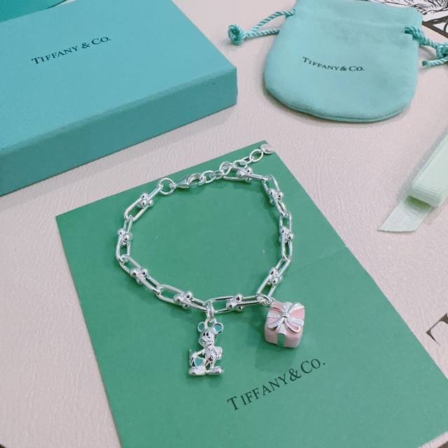 正品新款蒂芙尼手链 Tiffny&Co. 专柜精工银版本 明星同款 复古做旧风 原版复刻 纯手工打造 正品开模潮流时尚必备 男女均可佩戴 情侣款同款 摇滚朋克银
