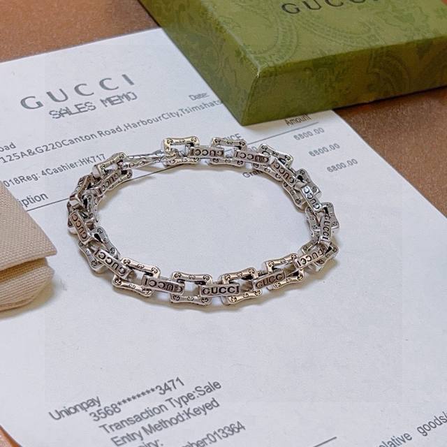 2025最新出炉 Gucci古驰手链最新款的经典款 精致无论款式 质感 都是绝对的顶尖Feel 只要看一眼就懂了 原版Logo 超 Nice 搭配衣服最佳的选择