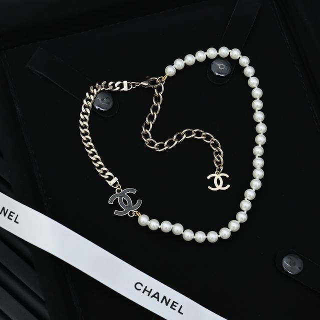 chanel 黑金双C珐琅半链珍珠项链 超级百搭耐看超多种佩戴方法可以链条在前炫酷个性，珍珠在前气质高级，尾链当Y链吊坠又飒又 潮，可盐可甜