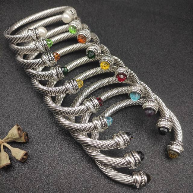 david Yurman 7Mm旋转头手镯。紫钻、红钻、蓝钻、黑钻、黄钻、深绿钻、浅绿钻、香槟钻、褐色钻珍珠十个款式。建议适合佩戴的手围15-20Cm 编号Dy