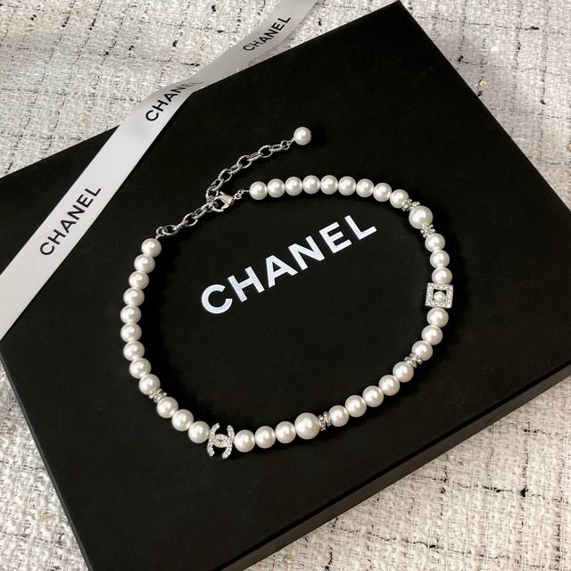 香奈儿Chanel珍珠项链，黄铜材质官网精选款独家高端品质实拍图代购级别做工精致细腻重工版本超级仙女唯美的一款做工超级细心无漏洞逛街 约会 上班都可以很好的搭配
