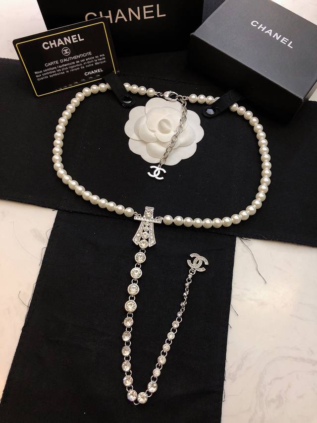 chanel独家实拍 Chanel 香奈儿 长项链 采用进口锆石镶嵌 专柜黄铜材质 老外订单 市面上最高级别各种搭配都好看