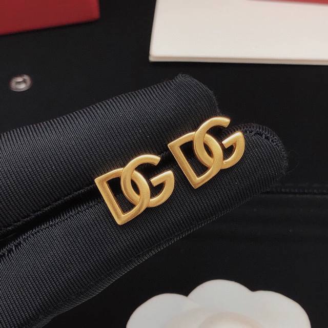 编号Dged0006 Dg*最新款光面迷你耳钉 一致Zp黄铜材质