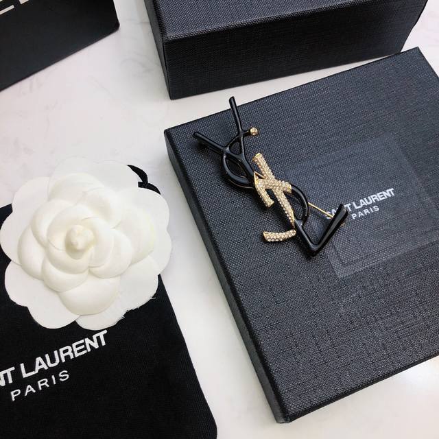 ysl Yves Saint Laurent 圣罗兰胸针 精镶单排钻 高端大气 完美比例 超级百搭