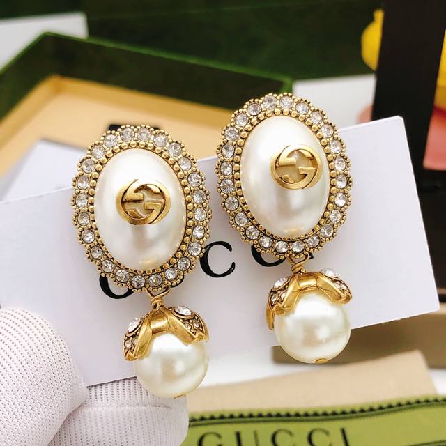 编号Ged0198 Gucc*最新款椭圆形白色耳钉 一致Zp黄铜材质