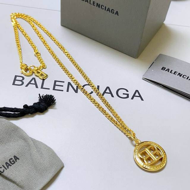 原单货新品 巴黎世家项链 Balenciaga 新款项链专柜一致 细节做工精细 每个细节流程到位 设计工艺精细 火爆款出货 设计独特 K金风格 巴黎世家项链
