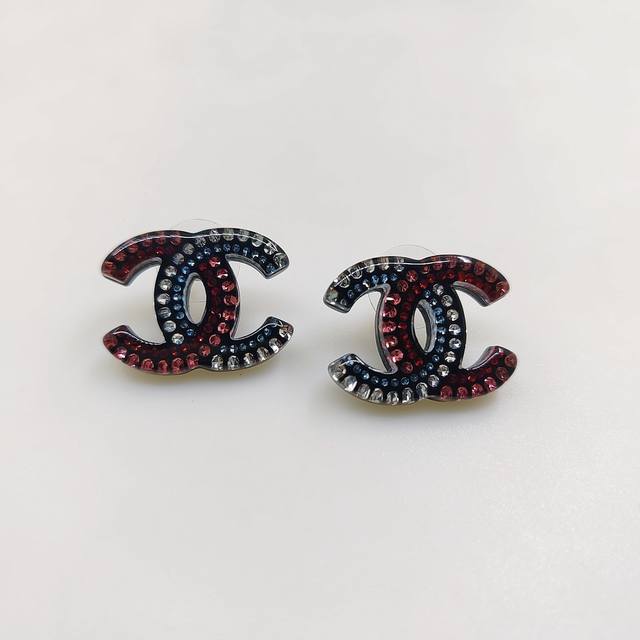 chanel 最新款树脂彩色Cc耳钉 一致Zp黄铜材质