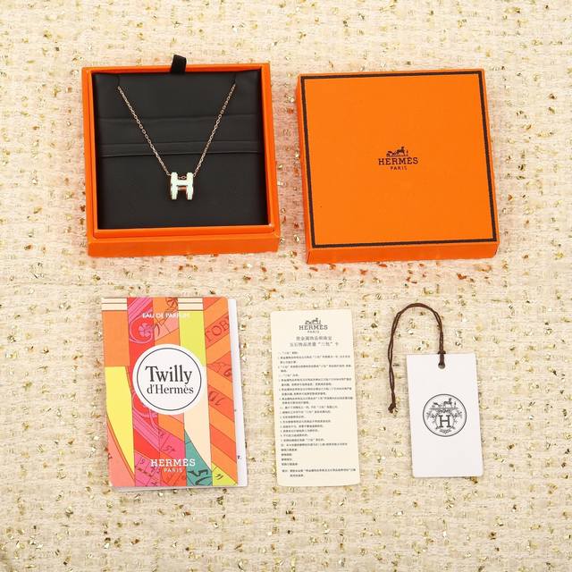 金色 香槟金色 银色 我们出品 大号，Zp3900 ，独家发售，代购版本 Herme*爱马仕珐琅弧形H项链，专柜在售3千现货2017版的把原来的钢铁丝项圈换成了