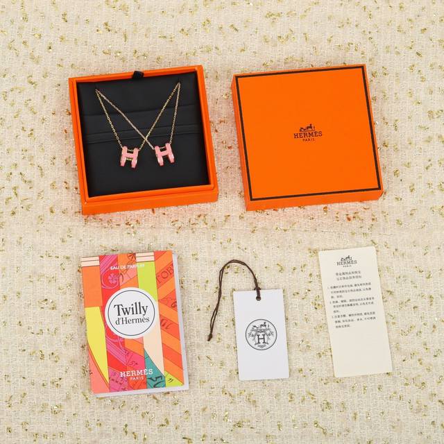 金色 香槟金色 银色 我们出品 大号，Zp3900 ，独家发售，代购版本 Herme*爱马仕珐琅弧形H项链，专柜在售3千现货2017版的把原来的钢铁丝项圈换成了
