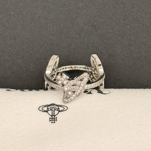高品质 细节如图 Viviennewestwood Z 1890，宝宝，什么是快乐星球，来，这就是快乐星球！炸裂好看的满钻3土星戒指！均码M码，平时戴16-17