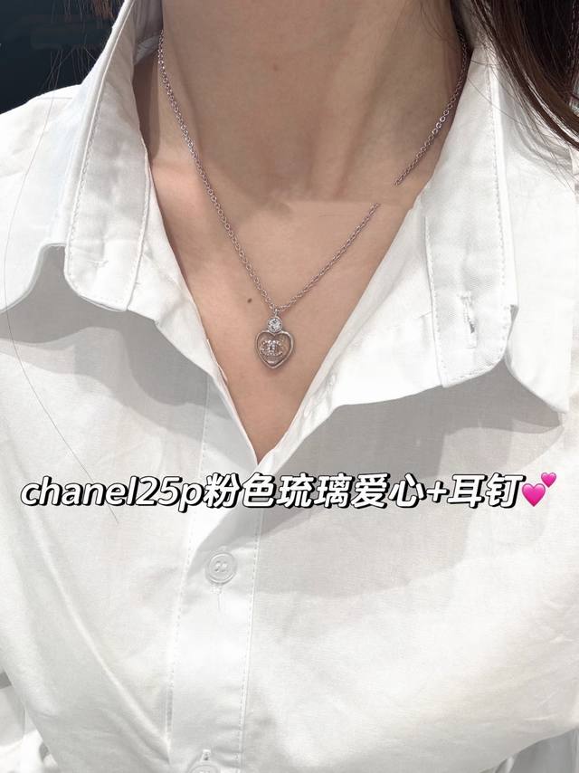 编号Xxl0275 Ch*Nel最新款蓝色爱心项链 一致Zp黄铜材质 上身图