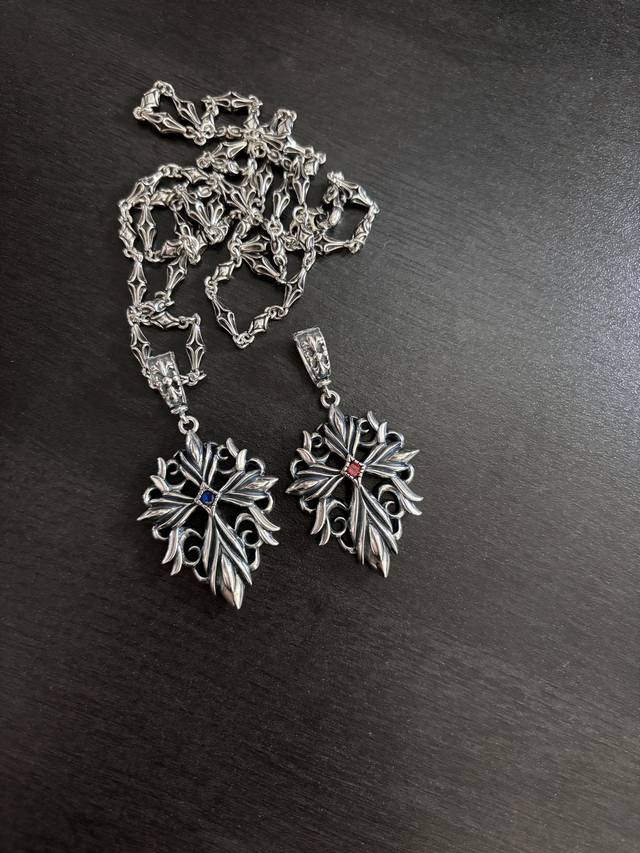 新款 专柜品质 Chrome Hearts克罗心 经典玛丽项链 凹凸造型不同的花纹设计风格 呈现出与众不同 十字架 童军花是克罗心的志 所以更经久不衰 正品打版