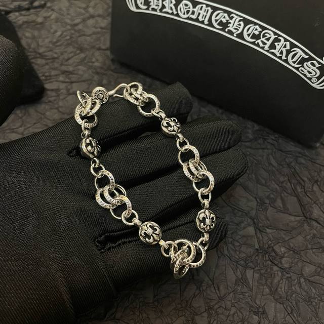 新款 专柜品质 Chrome Hearts克罗心 经典复古手链 童军花球圆扣凹凸造型不同的花纹设计风格 呈现出与众不同 十字架 童军花是克罗心的志 所以更经久不