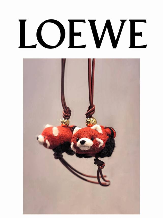 专柜图 佩戴图 -罗意威Loewe 毛毡和牛皮革小浣熊挂饰 挂件