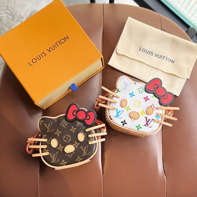 佩戴图 -Louis Vuitton 路易威登& Hello Kitty小猫Kt猫迷你包挂 斜挎包