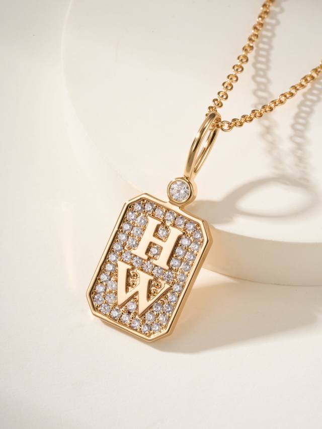 harry Winston 香水瓶项链大号 仅玫瑰金色 Harry Winston 海瑞 温斯顿香水瓶项链，Hwlogo项链，正面浮雕工艺Hw 密镶满钻。整体也