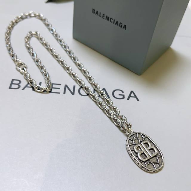 原单货新品 巴黎世家项链 Balenciaga 新款项链专柜一致 细节做工精细 每个细节流程到位 设计工艺精细 火爆款出货 设计独特 复古风格 巴黎世家项链