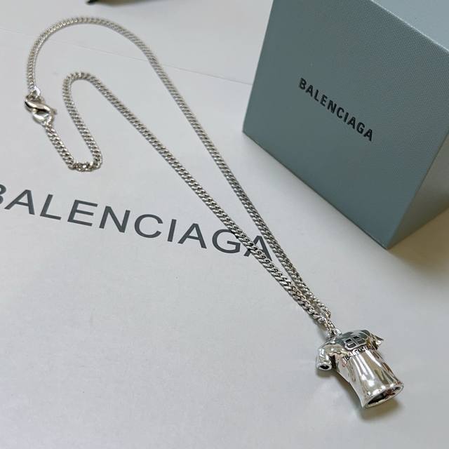 原单货新品 巴黎世家项链 Balenciaga 新款项链专柜一致 细节做工精细 每个细节流程到位 设计工艺精细 火爆款出货 设计独特 复古风格 巴黎世家项链