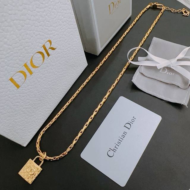 dior新款 迪奥项链原单货专柜新款开模复古潮流时尚必备 男女均可佩戴 情侣款同款 摇滚朋克泰银风格 复古元素 潮流百搭 官网同款项链最新款链条档次更高明星经典