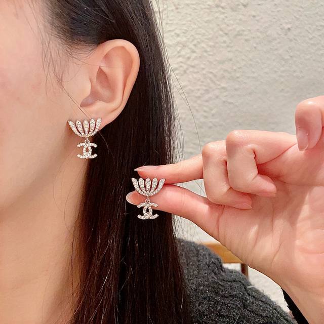 chanel香奈儿 中古 耳钉小香家的款式真心无需多介绍每一款都超好看，精致大方，非常显气质.