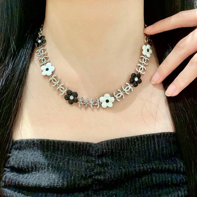 香奈儿山茶花双C项链