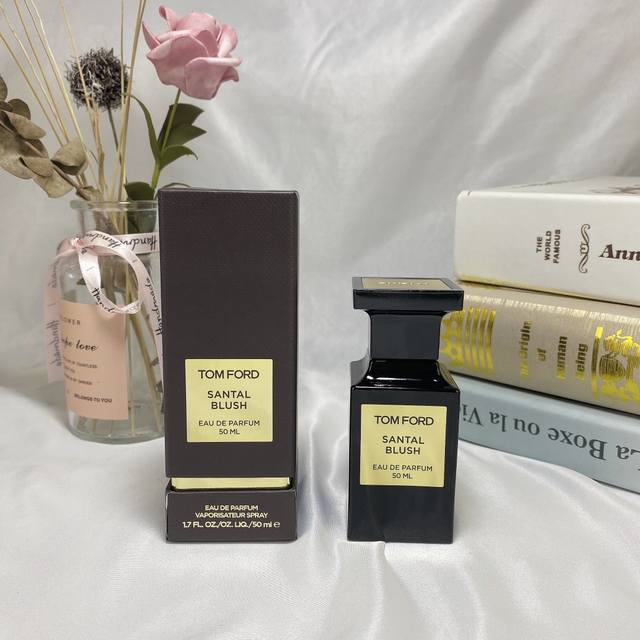 专柜品质 tom Ford Santal Blush汤姆福特Tf 嫣红檀木 檀木胭脂 落木飞霞 香水50Ml 是一款东方香型木质调的女用香水 这是一款新的香水