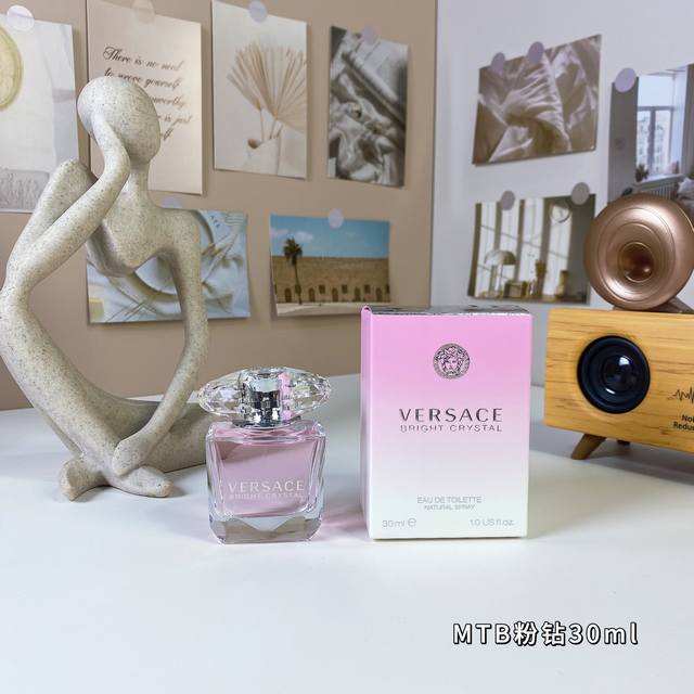 明通品质 明通版范思哲粉钻女士香水30Ml 香调 清新花果香调 前味 石榴, 柚子 中味 木兰, 莲花, 牡丹 后味 琥珀, Musks, 桃花心木
