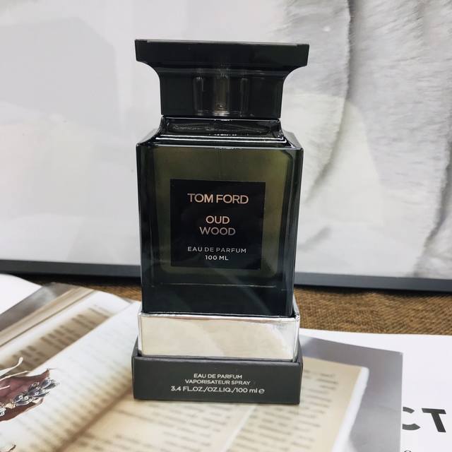 高端品质 Tf.汤姆福特 乌木沉香Oud Wood 100Ml 味道东方香型木质调沉香木巴西花梨木豆蔻四川花椒檀木香根草零陵香豆香草和琥珀介绍在一众沉香作品中,