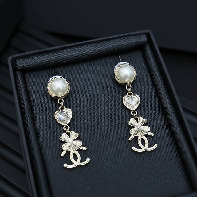 Chanel四叶草吊坠耳环 珍珠 水晶 四叶草还有经典Cc logo合体太气质高雅