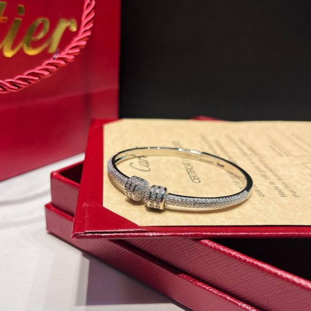V金镀咪金 卡地亚 最新款满钻钉子手镯 Cartier 钉子设计Juste Un Clou系列 按照18K真金货打造 微镶工艺 打版 老外订单看细节工艺非常 到