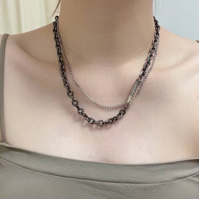 小红书推荐新款香奈儿Chanel字母双C时尚韩版个性双层链条叠戴吊牌项链 带Logo经典火热爆款来袭大牌香奶奶这个品牌在时尚女性当中绝对无所不知都知道它的经典与