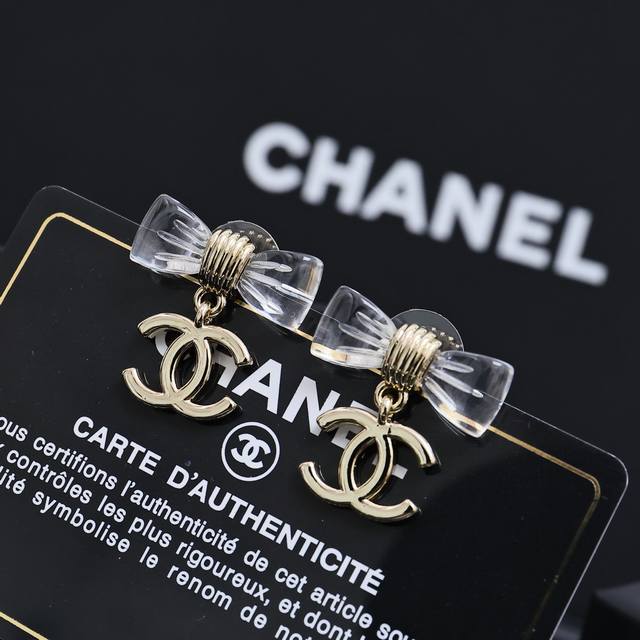 Chanel25p亚克力透明蝴蝶结耳环 满满灵动感 甜美~佩戴率高 这一季很少女~活力俏皮可日常可正式
