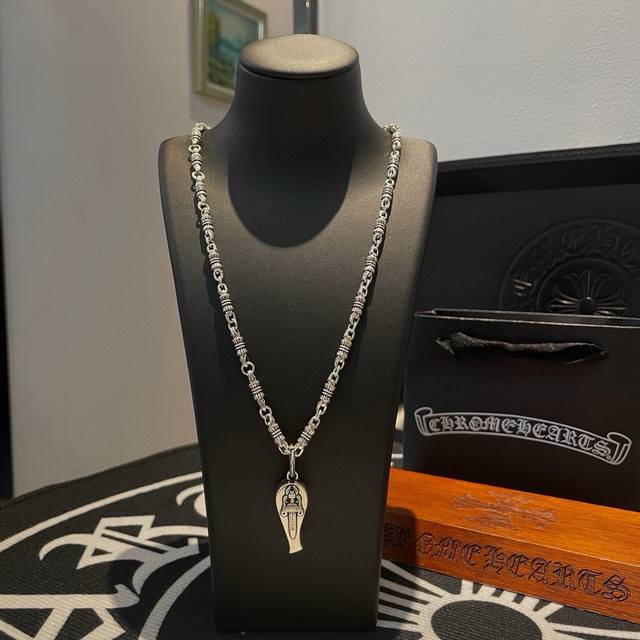 新款 专柜品质 Chrome Hearts克罗心 经典复古项链 哨子吊坠 凹凸造型不同的花纹设计风格 呈现出与众不同 十字架 童军花是克罗心的志 所以更经久不衰