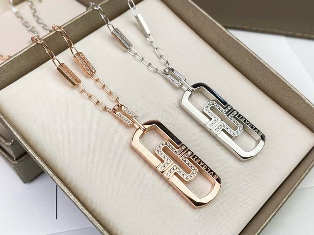 Bvlgari 宝格丽回形项链 毛衣链 秋冬帅气单品 你和你的男票都可以佩戴的项链 亚金材质 Au750工艺 p