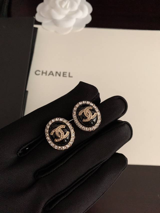 Ch*Nel 椭圆包钻耳钉 一致Zp材质