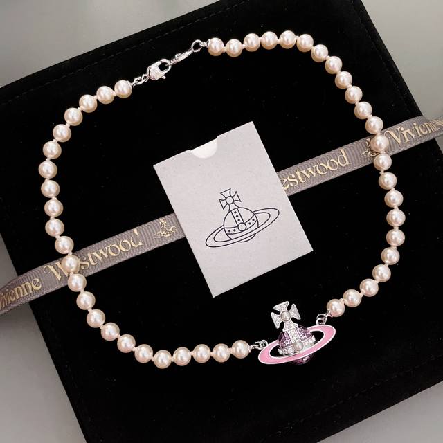高品质 细节如图 Viviennewestwood 宝宝 什么是快乐星球 来 这就是快乐星球 绝美星星珐琅土星珍珠项链 重磅推荐 小巧精致 闭眼入准没错 纯粹王