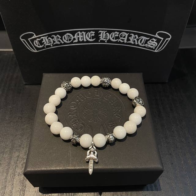 新款 专柜品质 Chrome Hearts克罗心经典复古多元素手链手串 凹凸造型不同的花纹设计风格 呈现出与众不同 十字架 童军花是克罗心的志 所以更经久不衰